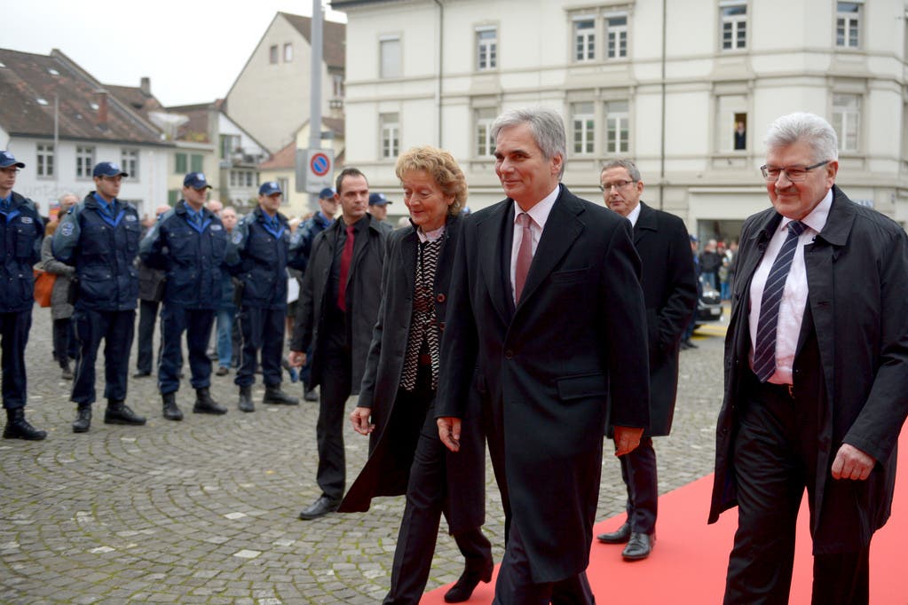 Am 21. November 2014 kommt der österreichische Bundeskanzler Werner Faymann zu Besuch nach Aarau. Brogli empfängt ihn ebenso wie Bundesrätin Eveline Widmer-Schlumpf.