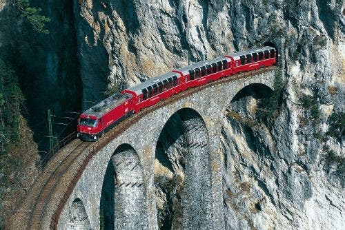 Die Bahnstrecken Albula und Bernina der Rhätischen Bahn kamen 2008 ins Verzeichnis des Weltkulturerbes.