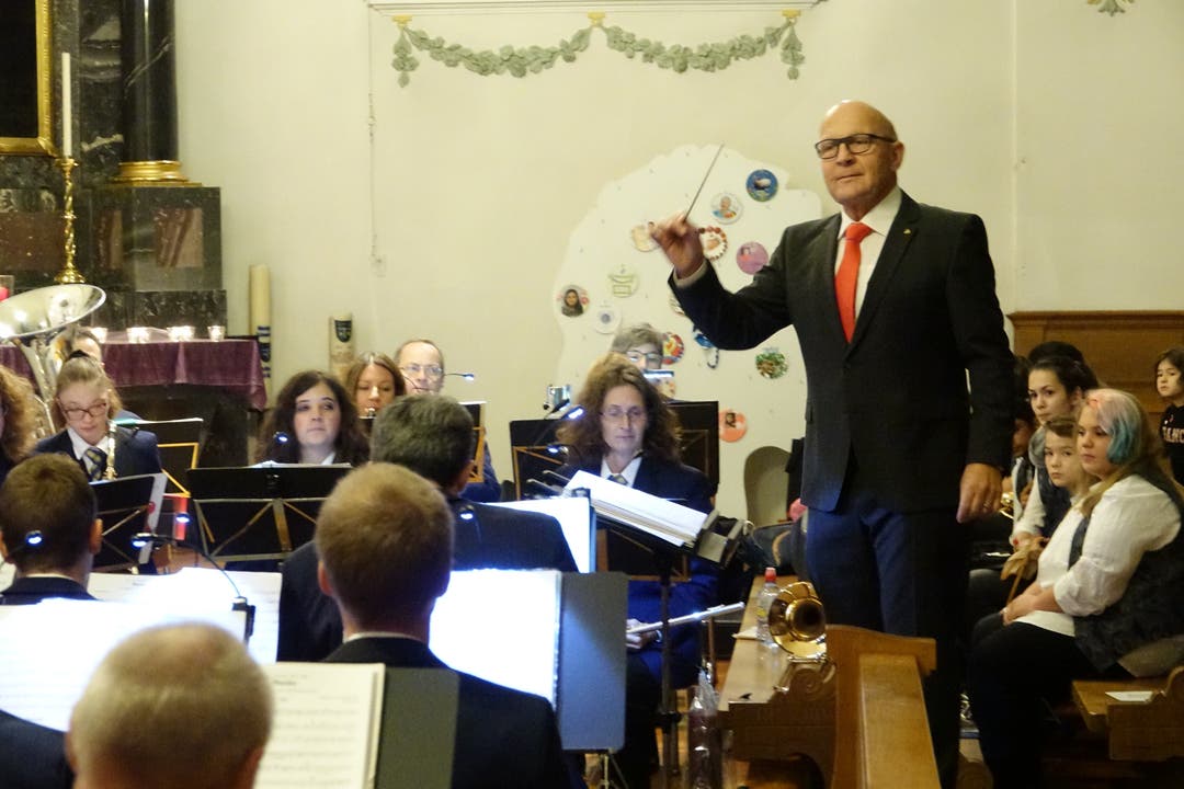 Dirigent Herbert Wendel beendet seine Karriere und gibt ein berührendes Konzert mit der Musikgesellschaft Fislisbach (Bild ub) 5