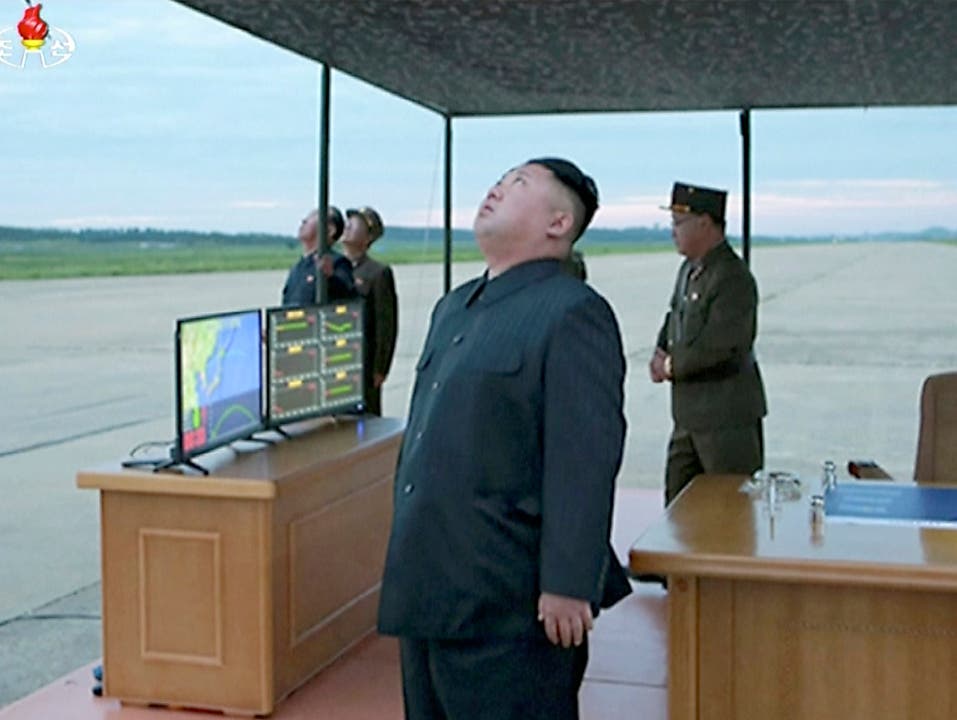 In der Nordkorea-Krise drohen sich weiter beide Seiten - im Bild Nordkoreas Machthaber Kim Jong Un bei einem Militäreinsatz (Archiv)