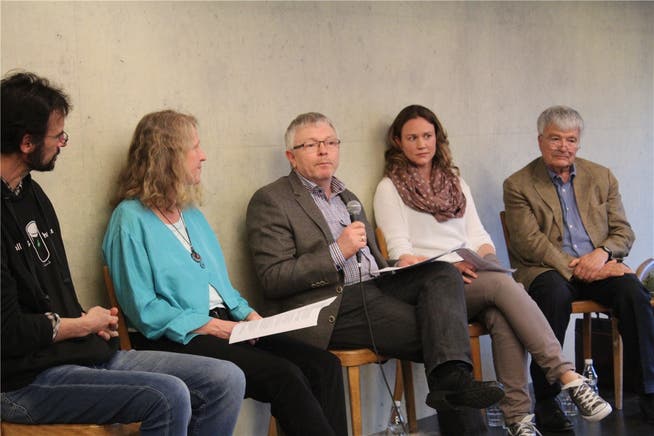Sie diskutierten über den Glauben (von links): Niklaus Kuster, Susanne Andrea Birke, Moderator Jürgen Heinze, Nicole Macchia und Josef Reissner. Salvatore Iuliano