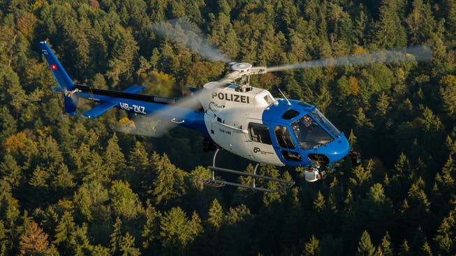 Dank eines Polizeihelikopters der Kantonspolizei Zürich konnte der Vermisste aufgefunden werden.