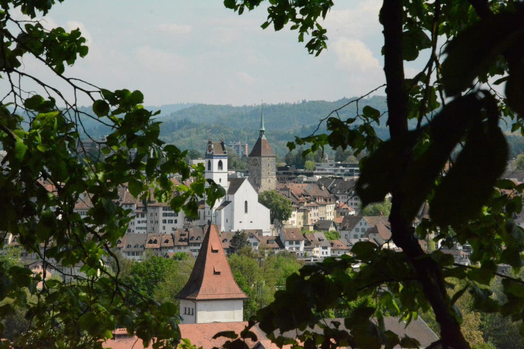 Die Aussicht vom Rebhäuschen auf die Altstadt Aarau