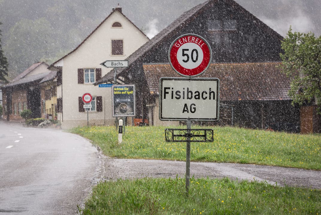 Fisibach ist eine ländliche Gemeinde im Bezirk Zurzach und grenzt an den Kanton Zürich sowie an Deutschland. Die Grenze markiert der Rhein.