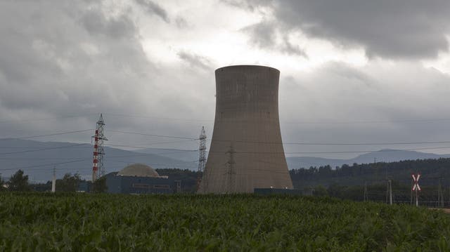 Blick auf das Kernkraftwerk Gösgen - aufgenommen Ende Juni 2011 während der Jahresrevision. (Archiv)