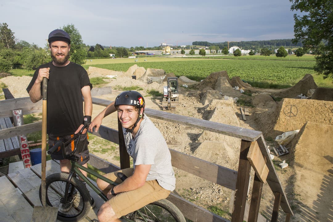 Marc Henzi (l.) und Lukas Siegrist vom Verein Whitestone Bikecrew