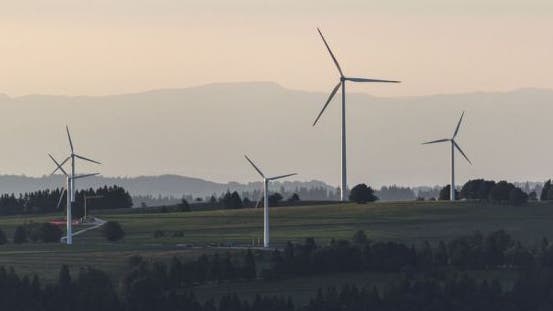 Der Bundesrat genehmigte zwei Gebiete für Windkraftanlagen vorerst als Zwischenergebnis. (Symbolbild)