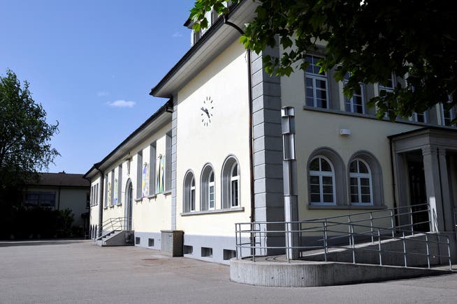 Vor dem Schulhaus Luterbach soll es zukünftig eine Haltezone extra für Eltern geben.
