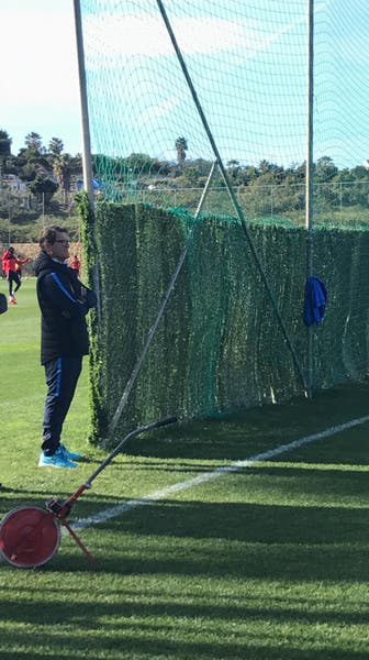 Fabio Cappello beobachtet den FCB beim Training in Marbella.
