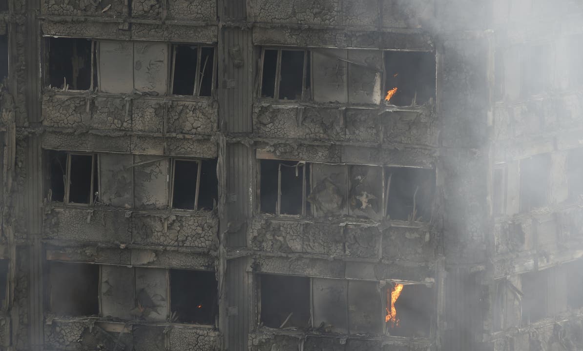 Ein Bild der Zerstörung am Londoner Hochhaus.