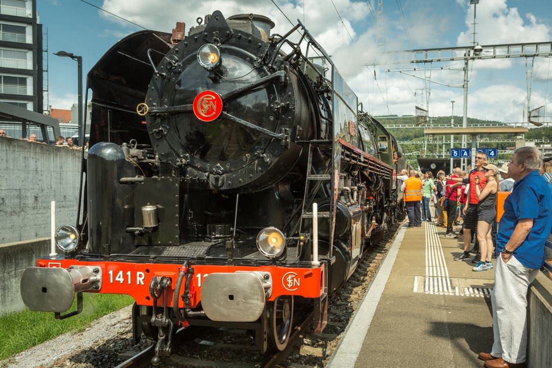 Die SNCF-Lokomotive 30.R.1244 war am ersten Festsonntag mit ihrem Halt in Baden ein Publikumsmagnet.