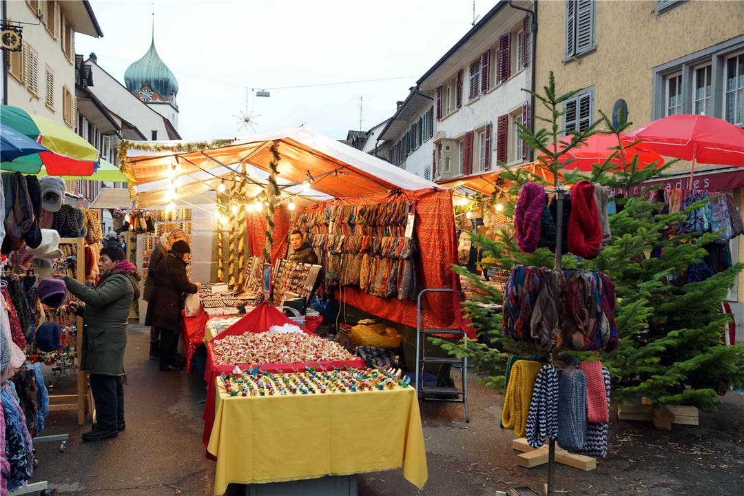 Jedes Jahr findet ein Weihnachtsmarkt in Bad Zurzach statt – auch zu diesem Markt kommen viele Besucher.