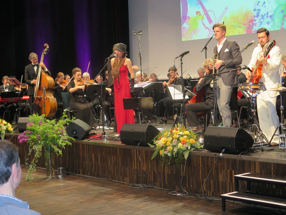 200 Jahre Orchesterverein Brugg Der Ochesterverein Brugg hat mit einem Konzert den 200. Geburtstag gefeiert. Gemeinschaftskonzert des Orchestervereins Brugg und der Aargauer Band „Sugar and the Josephine’s“