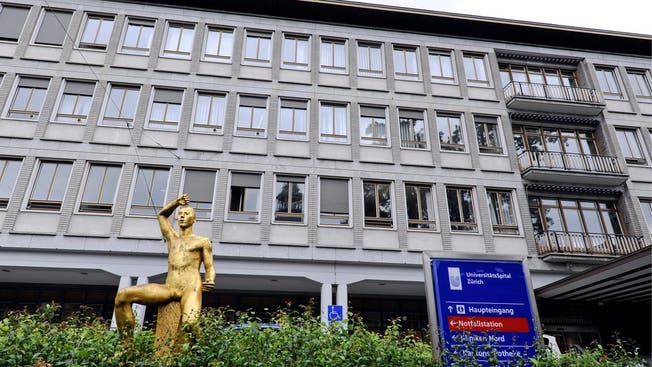 Postulant Lorenz Schmid forderte, dass das Universitätsspital Zürich (Bild) sowie die Stadtspitäler Triemli und Waid in einer gemeinsamen Organisation zusammengeführt werden.