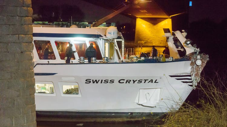 Crash auf dem Rhein: Schweizer Hotelschiff rammt Brückenpfeiler – 26 Verletzte