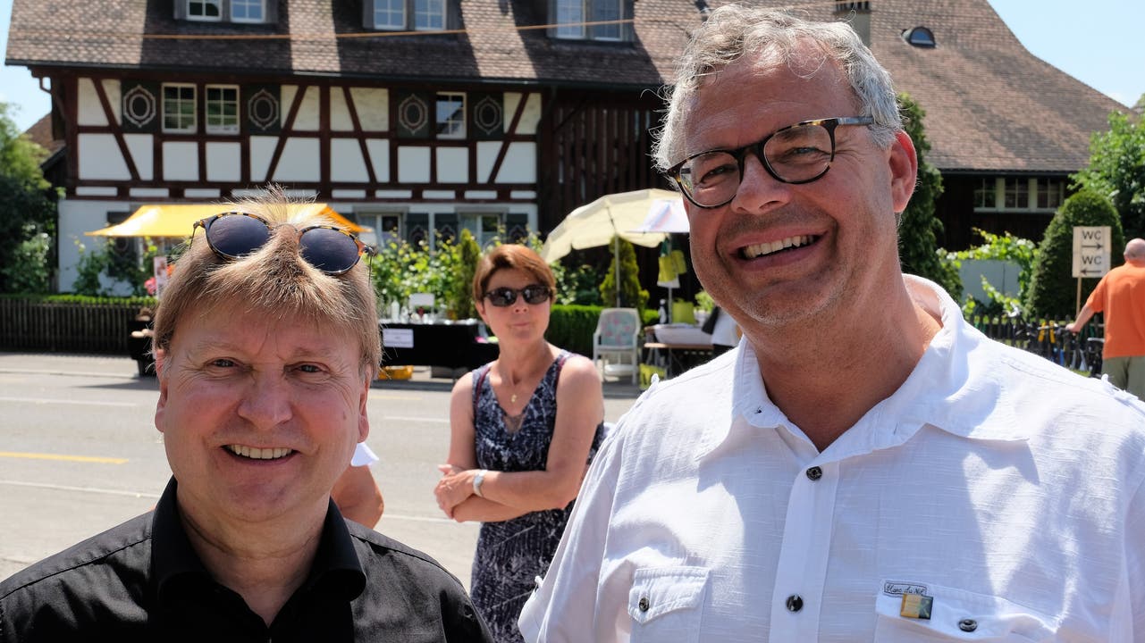 Rebblüetefäscht Weiningen 2018 Samstag Der Geroldswiler Gemeindepräsident Michael Deplazes (parteilos) und der Weininger Gemeinderat Hans-Peter Stöckl (FDP).