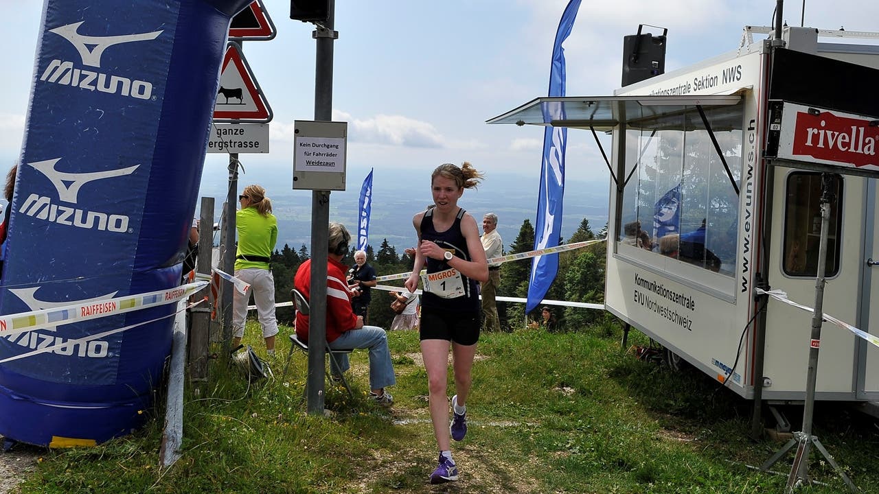 Ein gewohntes Bild: Martina Strähl ist als Erste auf dem Berg – hier beim Grenchenberglauf 2012.
