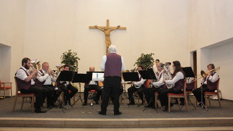Kleine Gruppe spielt gross auf: Blaskapelle begeistert am Jahreskonzert