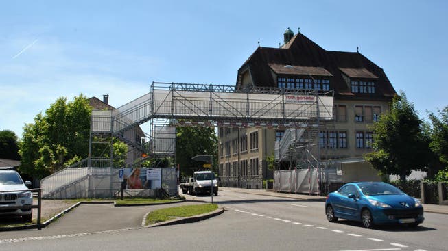 Laufenburg will die provisorische Passerelle durch einen definitiven Bau ersetzen. An der Gemeindeversammlung im Juni 2018 ist ein Kredit über 310 000 Franken dafür beantragt.