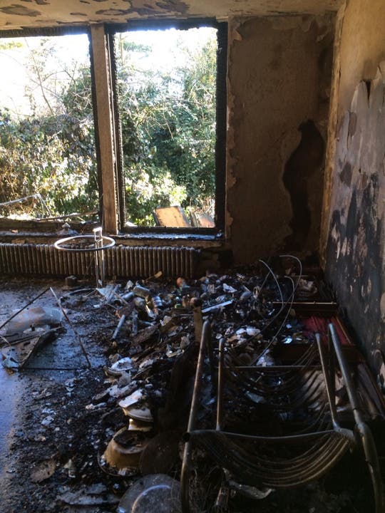 Brand bei Familie Boutellier Am 28. Dezember 2016 brannte das Einfamilienhaus von Georges und Christina Boutellier in Brugg. So präsentierten sich das Wohn- und Esszimmer danach.
