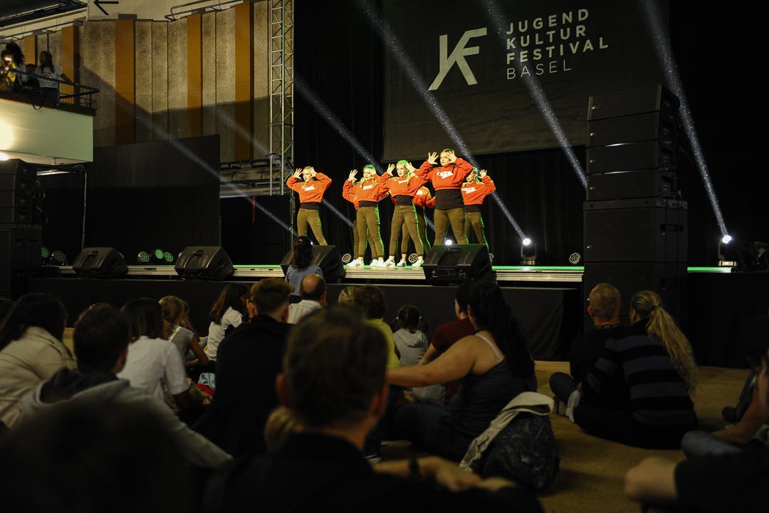 Jugendkulturfestival 2017 Jugendkulturfestival Basel. Fantasy Dance Crew im Theaterfoyer.