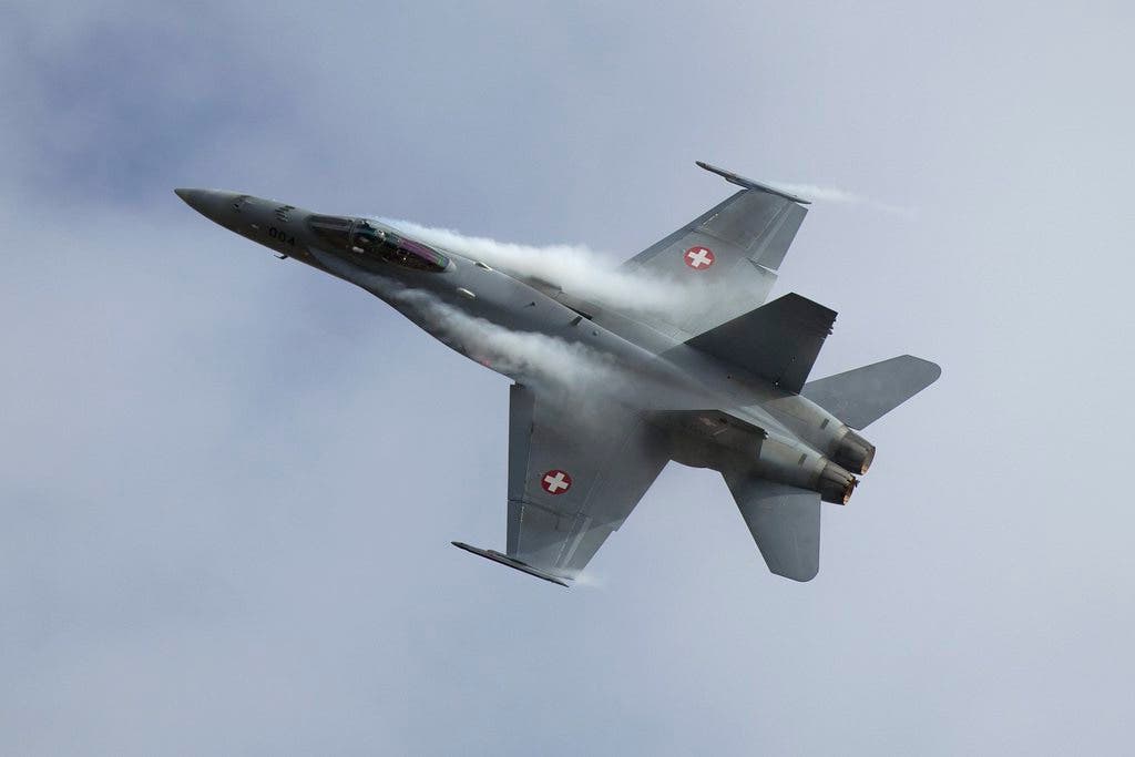 29. August 2016 Ein einsitziger F/A-18-Kampfjet der Schweizer Luftwaffe stürzt im Sustengebiet ab. Der Pilot kommt ums Leben.