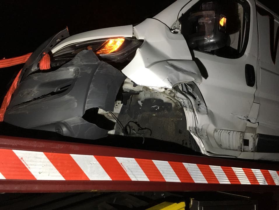 Auf der A1, auf der Höhe des Gemeindegebiet Muhen, verursachte ein Lieferwagenfahrer eine Auffahrkollision.