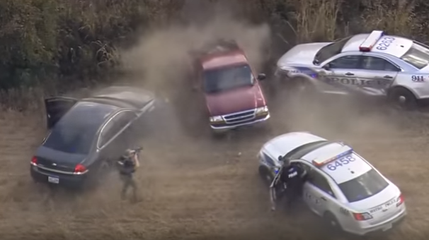 Filmreifes Ende einer Verfolgungsjagd: Polizei schiesst Auto von Taschendieb ab