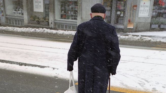 Pensionäre erhalten von der Stadt eine «Wintermantelzulage».