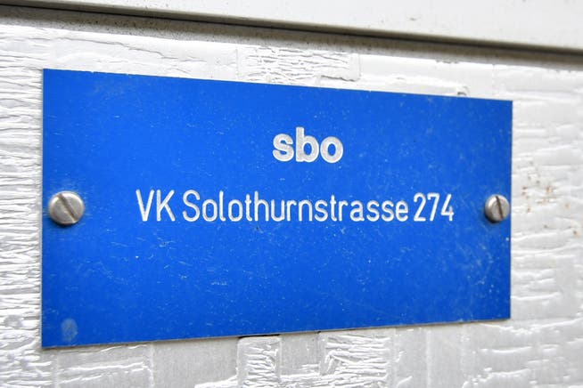Ein Schild an einem Verteilkasten der Städtischen Betriebe Olten (sbo) an der Solothurnerstrasse.