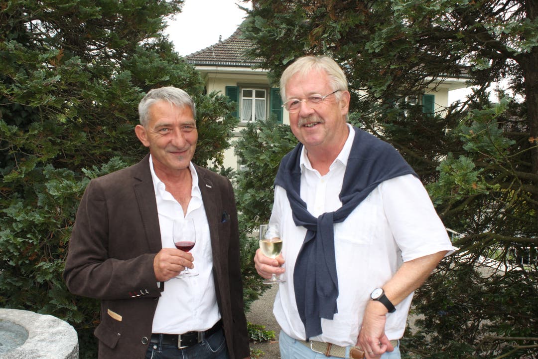 Am Apéro wiedervereint: Alt Stadtbaumeister Claude Barbey, rechts, und sein ehemaliger Vize, Jürg Vifian, heute Bauverwalter von Bellach