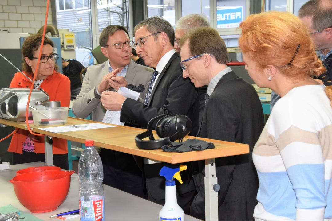 Unternehmensbesuch Interalloy AG Regierungsrat Urs Hofmann besucht die Interalloy AG in Schinznach-Bad; die Firma ist ein spezialisierter Anbieter von Präzisionsrohren und Rohrfertigteilen