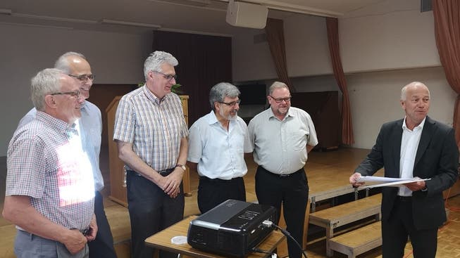 Verabschiedet: von links Hugo Kissling, Christoph Kunz, Daniel Thommen, Markus von Arx und Karl Tanner; rechts Martin Wey.