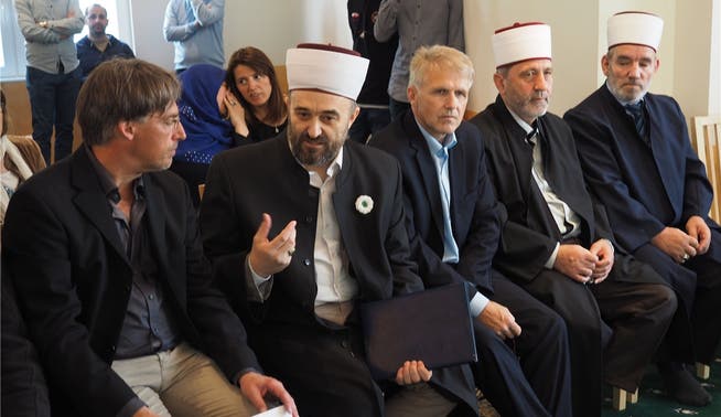 Interreligiöser Dialog - Pfarrer Michael Lepke (links) im Gespräch mit muslimischen Geistlichen.
