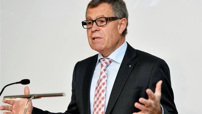 Ernst Stocker, Finanzdirektor des Kantons Zürich, verteidigt den regierungsrätlichen Lohnantrag.