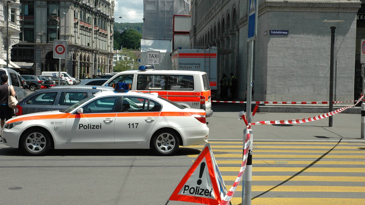  Die Polizei musste die Gegend Bürkliplatz - Bahnhofstrasse abriegeln.