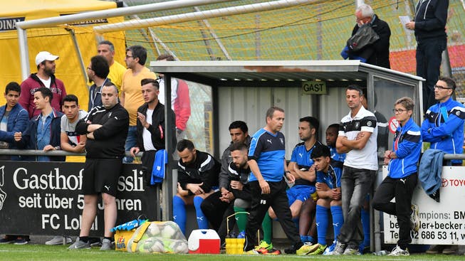 Betrübte und ratlose Gesichter auf der Spielerbank des FC Klus/Balsthal während des Derbys gegen Oensingen.