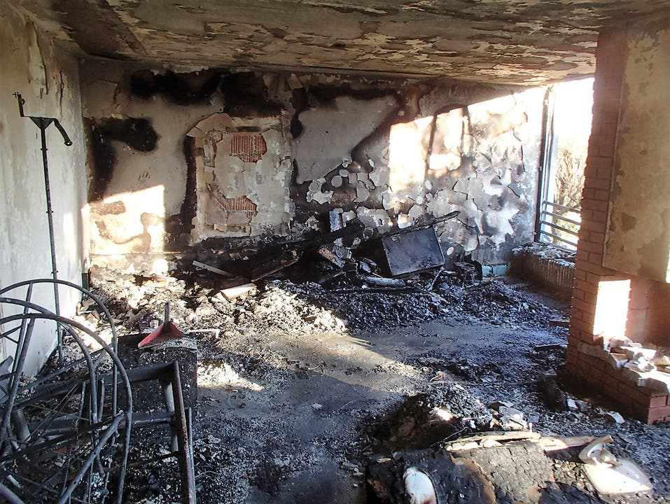 Brand bei Familie Boutellier Am 28. Dezember 2016 brannte das Einfamilienhaus von Georges und Christina Boutellier in Brugg. So präsentierten sich das Wohn- und Esszimmer danach.