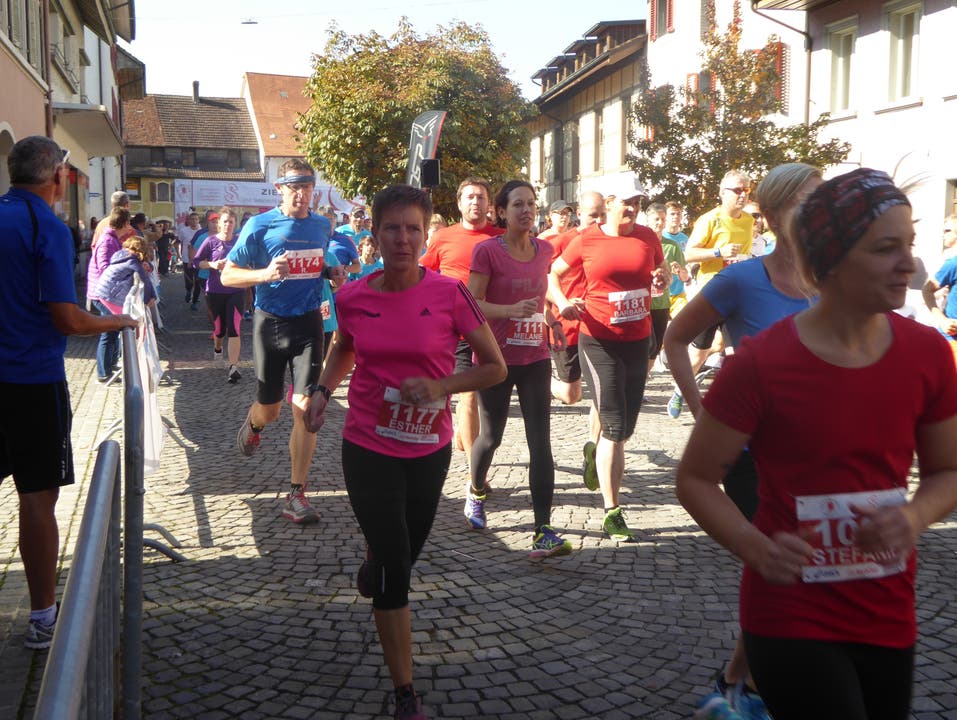 Die Teilnehmerinnen und Teilnehmer massen sich auf der kleinen (5 Kilometer) und der Hauptstrecke (11.5 Kilometer)