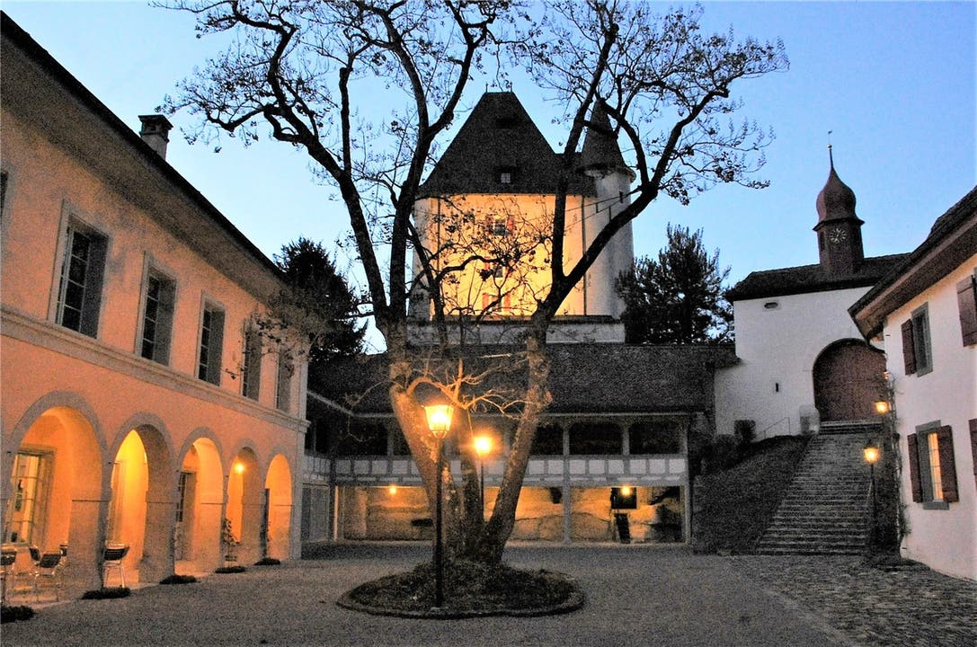 Der Innenhof: Links liegt der Eingang des Hexenmuseums.