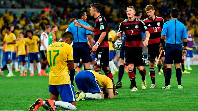 Am Boden zerstörte Brasilianer nach der 1:7-Niederlage an der WM 2014 im eigenen Land gegen Deutschland.