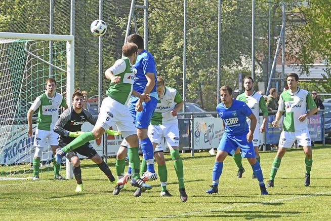 Der SC Fulenbach (in Blau) entschied das Gäuer Derby gegen den FC Härkingen für sich.