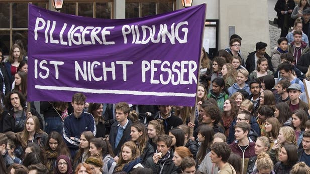 Am 20.März demonstrierten bereits in Bern Hunderte gegen Sparmassnahmen in der Bildung. Heute gibt es Proteste auch in Aarau, Basel, Genf, Luzern und Zürich.