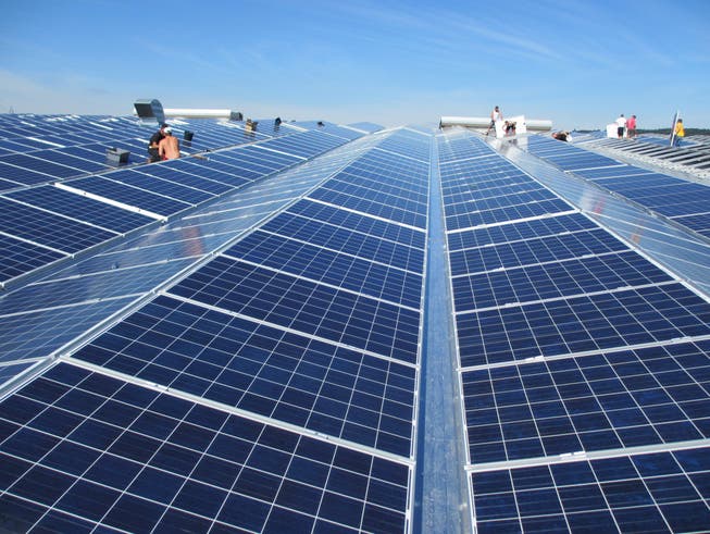 Sonnenenergie soll zur künftigen Energieversorgung einen deutlich höheren Beitrag leisten. Im Bild die mit dem Solarpreis gekrönte Anlage der Ferrowohlen.