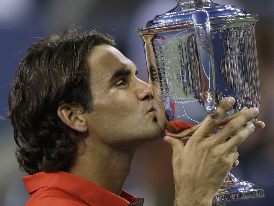  13) Nach einer schwierigen Saison holt sich Federer im Final der US Open 2008 den Titel gegen den Schotten Andy Murray mit 6:2, 7:5, 6:2.