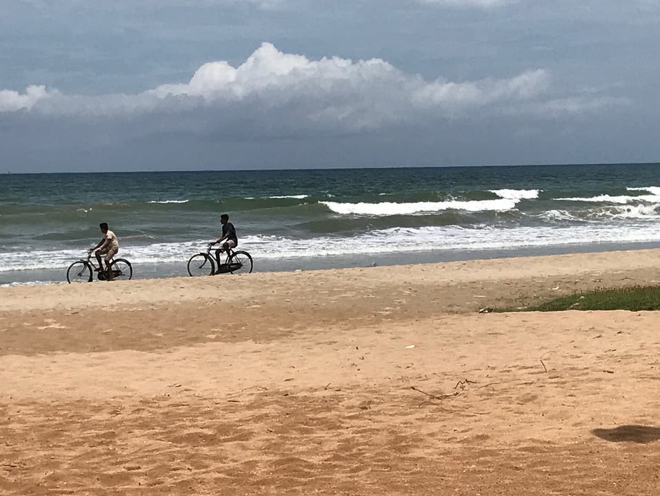 undefined Radtour am Strand von Trincomalee