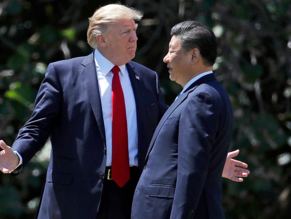 Chinas Präsident Xi Jinping (r.) wünscht sich eine zurückhaltende Rolle von US-Präsident Donald Trump (l.) im Nordkorea-Konflikt. (Archiv)