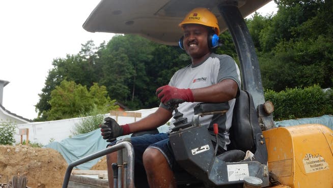 Der Eritreer Abdellatif Muhammad Ali beginnt eine Lehre als Baupraktiker bei der Frunz Bauunternehmung AG.
