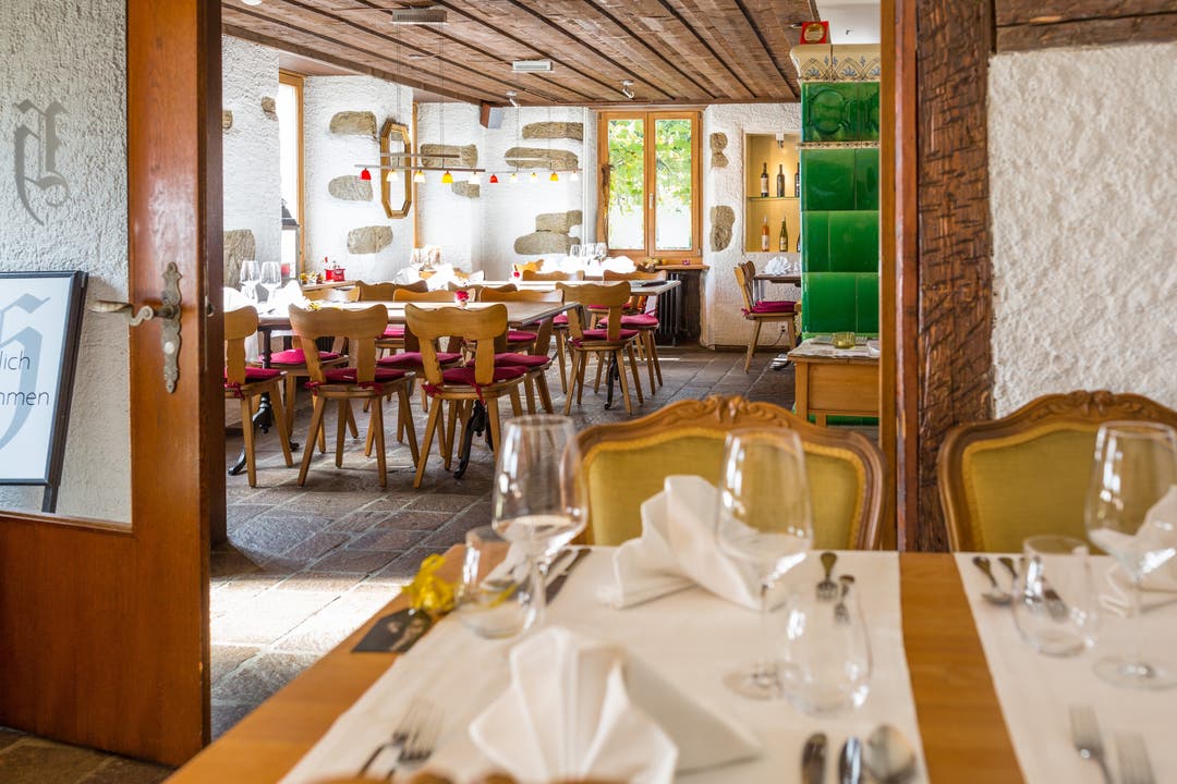 Zur Heimat Ehrendingen Das Wirtshaus Zur Heimat in Ehrendingen ist als einziges Aargauer Restaurant neu im Gault Millau Führer 2018 geführt. Koch Tim Munz hat im Restaurantführer 13 von 19 möglichen Punkten erhalten.