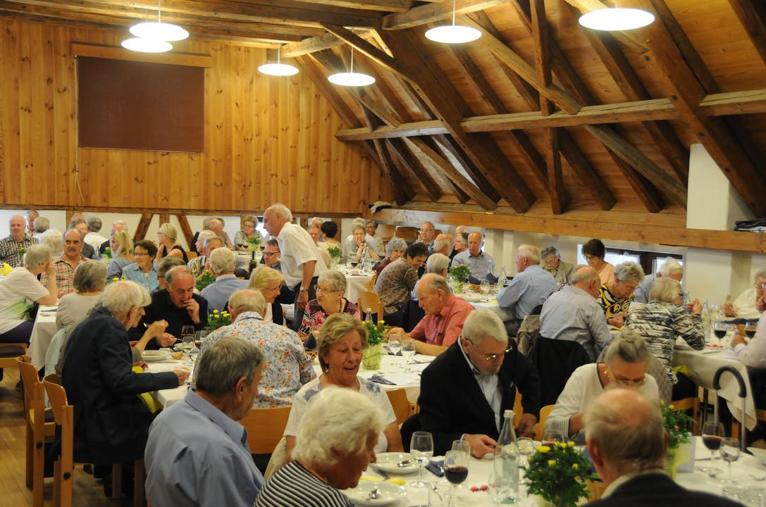44 Jubilare sind der Einladung gefolgt und feiern gemeinsam ihren 80. Geburtstag. Festschmaus 80. Geburtstag im Stürmeierhuus Schlieren